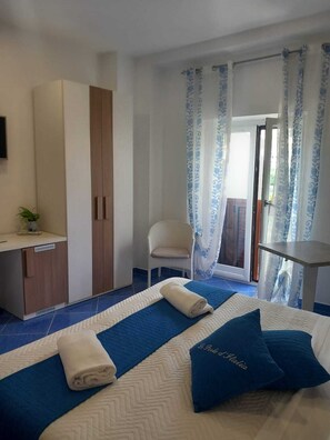 In-room safe, desk, blackout drapes, iron/ironing board - Le perle d'italia (Ravello)