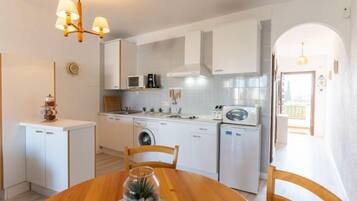 Rumah, 2 kamar tidur, teras | Ruang makan