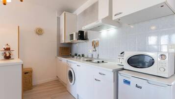 Rumah, 2 kamar tidur, teras | Laundry