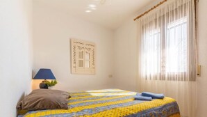 Rumah, 2 kamar tidur, teras