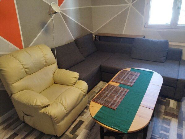 TV connectée, jeux vidéo, lecteur de DVD, livres