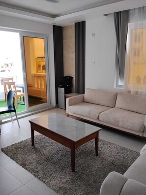 Meja, ruang kerja komputer riba, Wi-fi percuma 