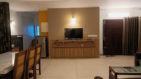 Chambre Classique, balcon, vue ville | Coin séjour