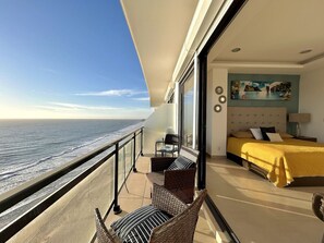 3 bedrooms, desk, iron/ironing board, free WiFi - espectacular vista/mar/pie de playa by PartnerHost (Mazatlán)