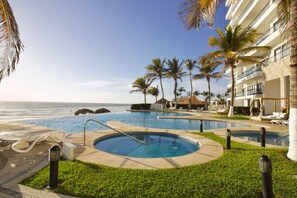 Pool - espectacular vista/mar/pie de playa by PartnerHost (Mazatlán)