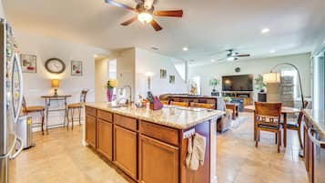 House (3 Bedrooms) | Interior