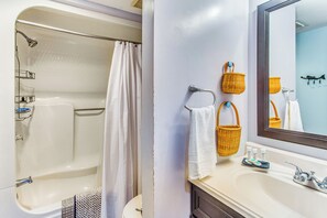 Apartment (3 Bedrooms) | Interior - Walk to Ocean: Myrtle Beach Townhome w/ Patio (Myrtle Beach)