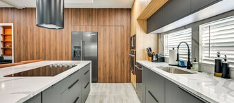 Modern Lakeland Golf Retreat w/ Putting Green
