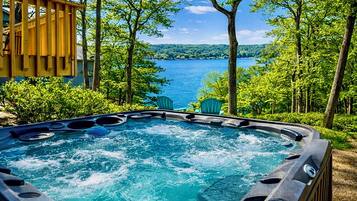 House (4 Bedrooms) | Front of property