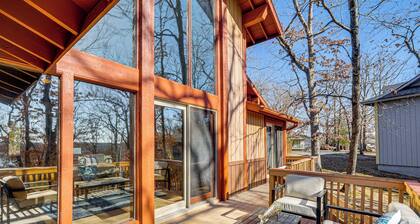Luxury Lake Home, Amazing Views, Resort Amenities