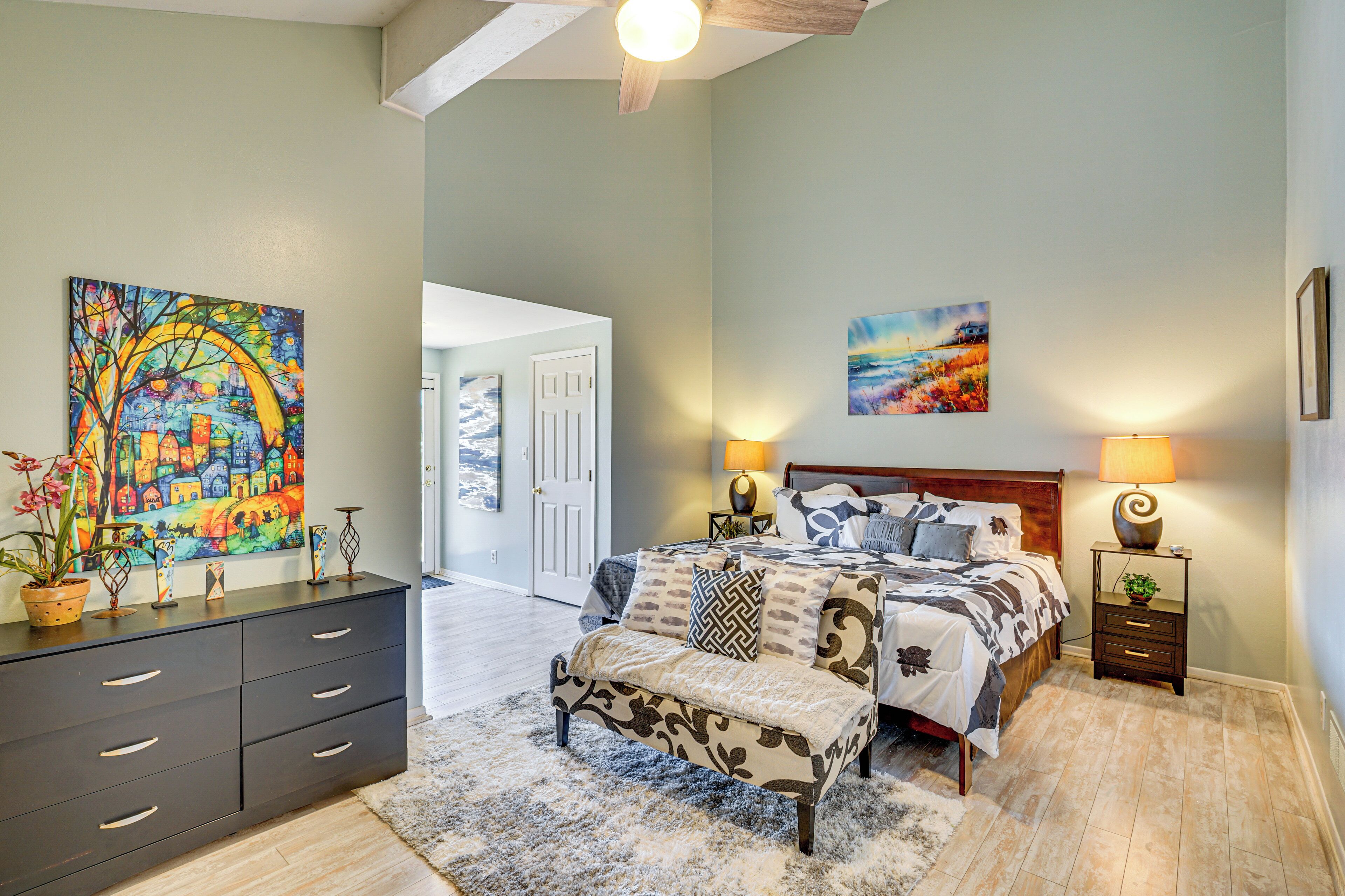 House (4 Bedrooms) | Interior