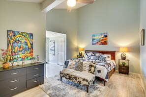 House (4 Bedrooms) | Interior - Luxury Lake Home, Amazing Views, Resort Amenities (Osage Beach)