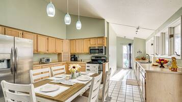 House (4 Bedrooms) | Interior