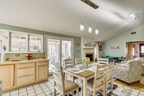 Interior - Luxury Lake Home, Amazing Views, Resort Amenities (Osage Beach)
