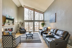 House (4 Bedrooms) | Interior - Luxury Lake Home, Amazing Views, Resort Amenities (Osage Beach)