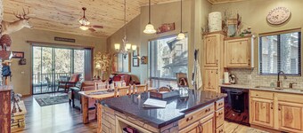 Rustic Retreat w/ Spacious Deck in Show Low!