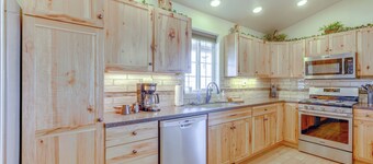 2 Mi to Dinosaur Journey Museum: Mtn-view Haven!