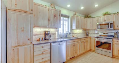 2 Mi to Dinosaur Journey Museum: Mtn-view Haven!