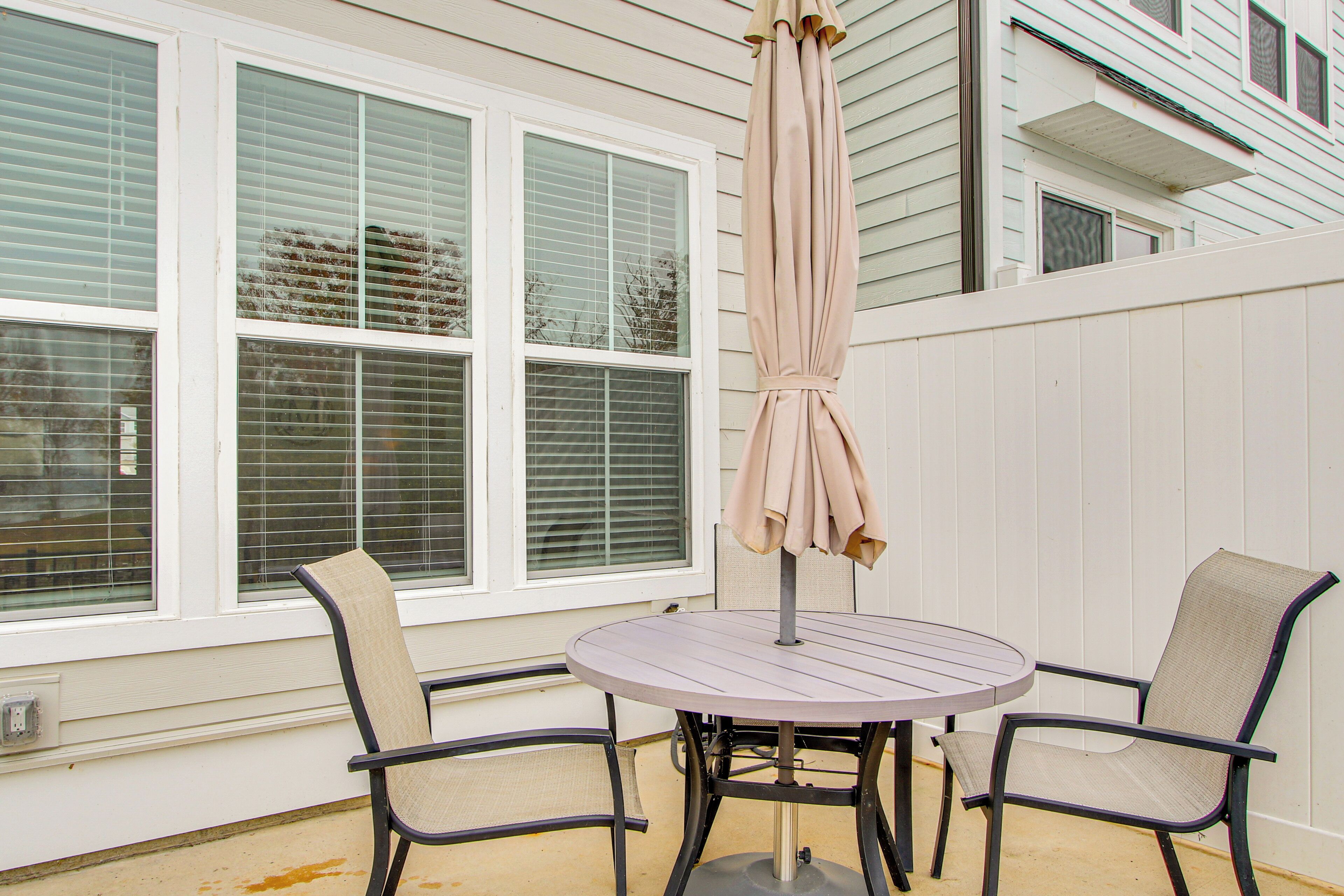 Apartment (3 Bedrooms) | Front of property