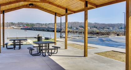 Lake Greenwood Getaway w/ Docks & Waterfront Views
