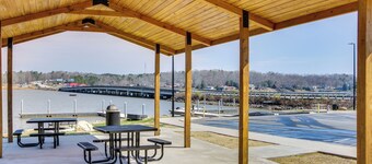 Lake Greenwood Getaway w/ Docks & Waterfront Views