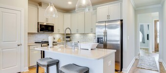 Lake Greenwood Getaway w/ Docks & Waterfront Views