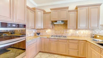 Talo (6 Bedrooms) | Sisätilat