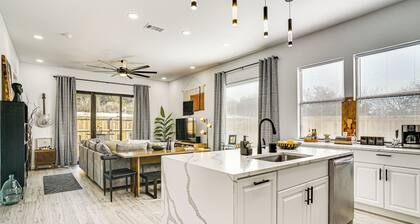 Walk to Lake: Modern Pet-friendly Home in Granbury