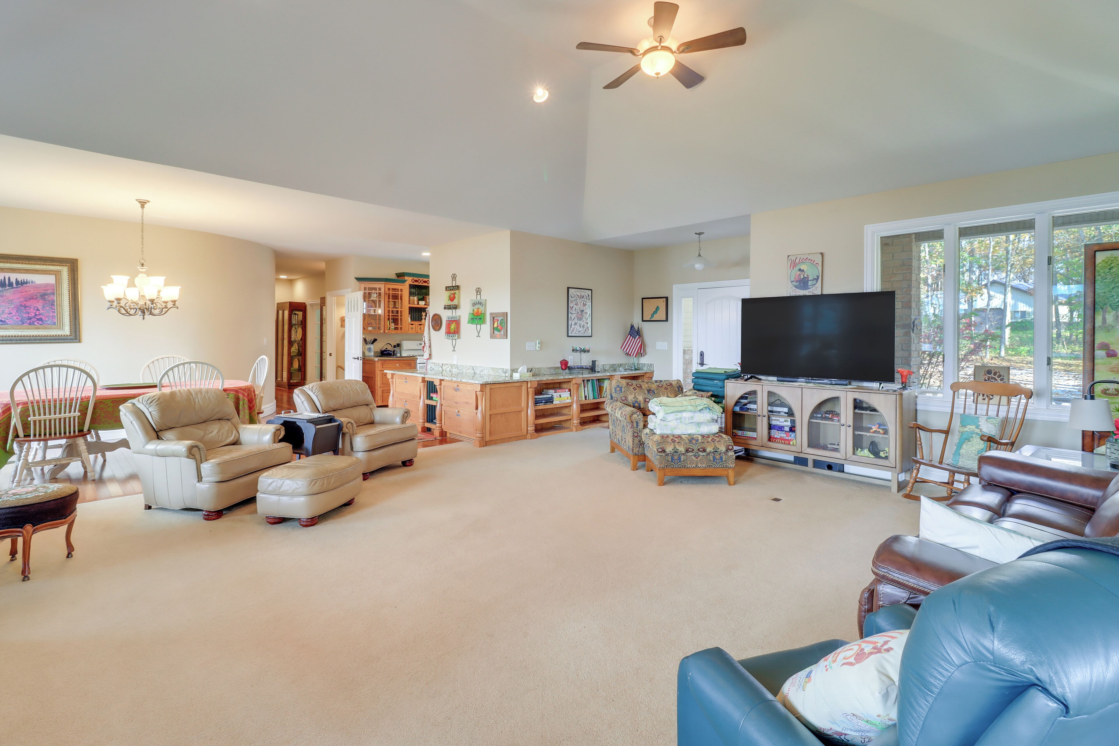 House (5 Bedrooms) | Interior