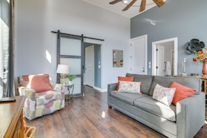 Apartment (1 Bedroom) | Interior - Loft-style Apt in Dtwn Monett: Pets Welcome! (Monett)