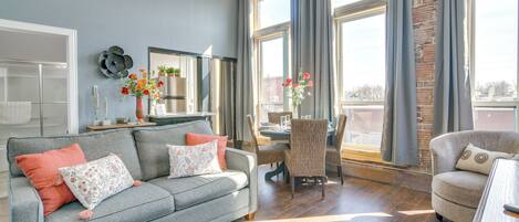 Apartment (1 Bedroom) | Living area