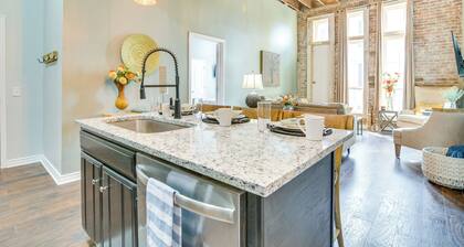 Dtwn Loft in the Heart of Monett: Pets Welcome!