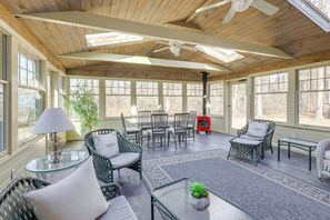 House (5 Bedrooms) | Interior