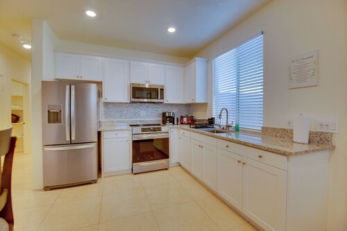 1 Mi to Heritage Lake Park: Duplex w/ Patio!