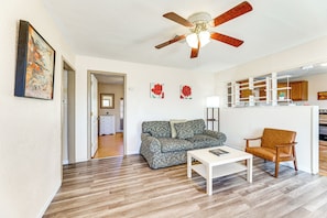 House (2 Bedrooms) | Interior