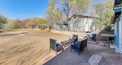 Fenced Yard & Mtn Views: Dog-friendly Superior Gem