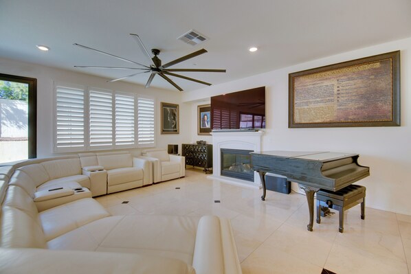 Apartment (3 Bedrooms) | Front of property - Luxurious & Spacious Family Duplex in Menifee! (Menifee)