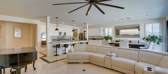 Luxurious & Spacious Family Duplex in Menifee!