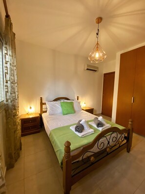 2 bedrooms, iron/ironing board, free WiFi, bed sheets