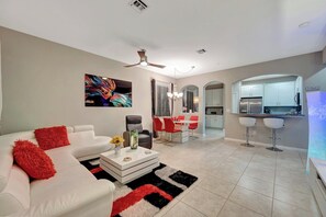 TV, ping pong - Mansions North at Artesia (Naples)