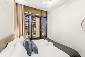 1 slaapkamer, een bureau, een strijkplank/strijkijzer, wifi