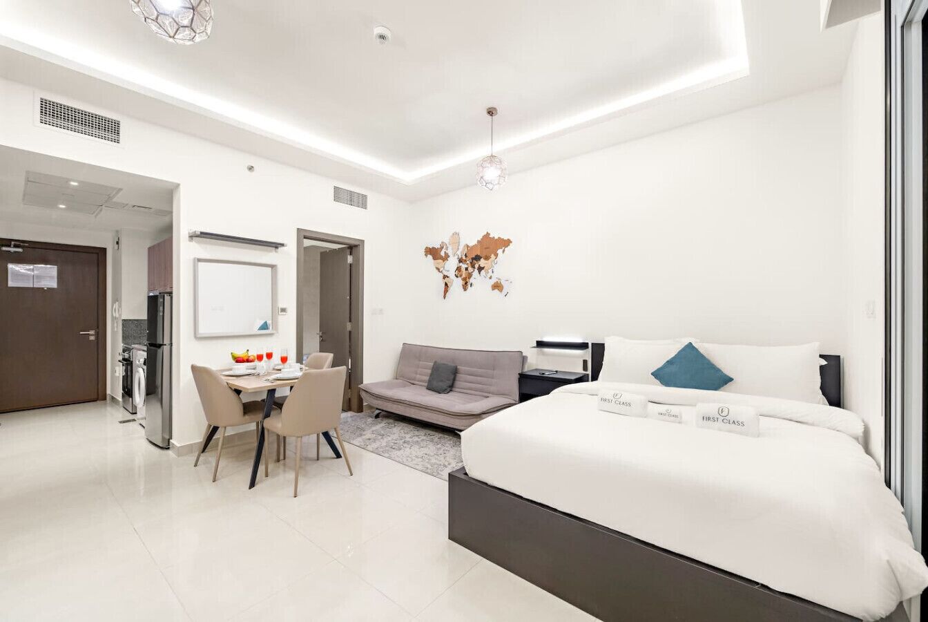 Desk, iron/ironing board, WiFi, bed sheets