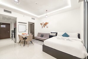 Desk, iron/ironing board, WiFi, bed sheets