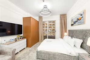 Iron/ironing board, WiFi, bed sheets