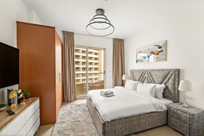 Iron/ironing board, WiFi, bed sheets - FIRST CLASS | Studio | Cozy & Chic Retreat (Dubai)