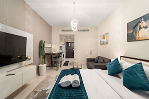 Tabla de planchar con plancha, wifi y ropa de cama 