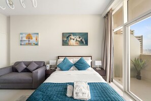 Iron/ironing board, WiFi, bed sheets
