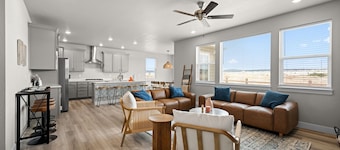 Family Fun Retreat-Air Force-Hot Tub, Game Room