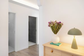 Standard-Doppel- oder -Zweibettzimmer | Badezimmer | Dusche, Haartrockner, Handtücher, Seife