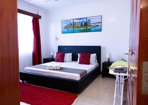 2 bedrooms, iron/ironing board, WiFi, bed sheets - Cozy 2-bedroom apartment with WiFi and swimming pool in charming Nyali, Mombasa. (Mombasa)